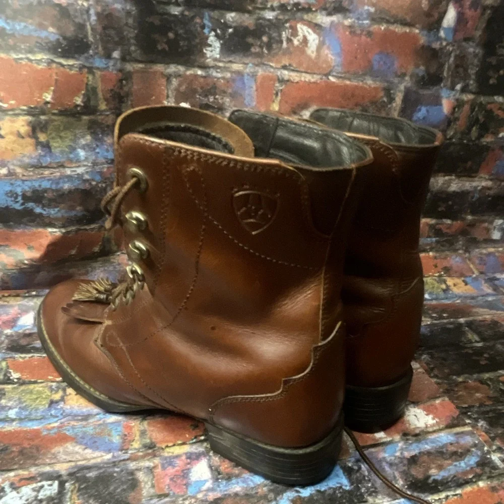 Ariat women competitor